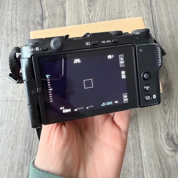 Fujifilm X-M5 Camera like new condition with camera case - Picture 4 of 9